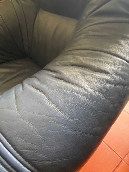 Conjunto de Sofás Azuis em Pele - Estilo Rústico e Confortável