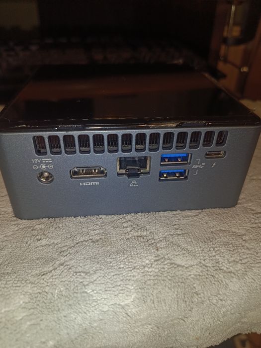 Mini Komputer Intel NUC8i5BEH  16GB Ram