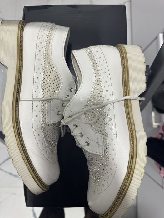 Весняні лакові туфлі броги