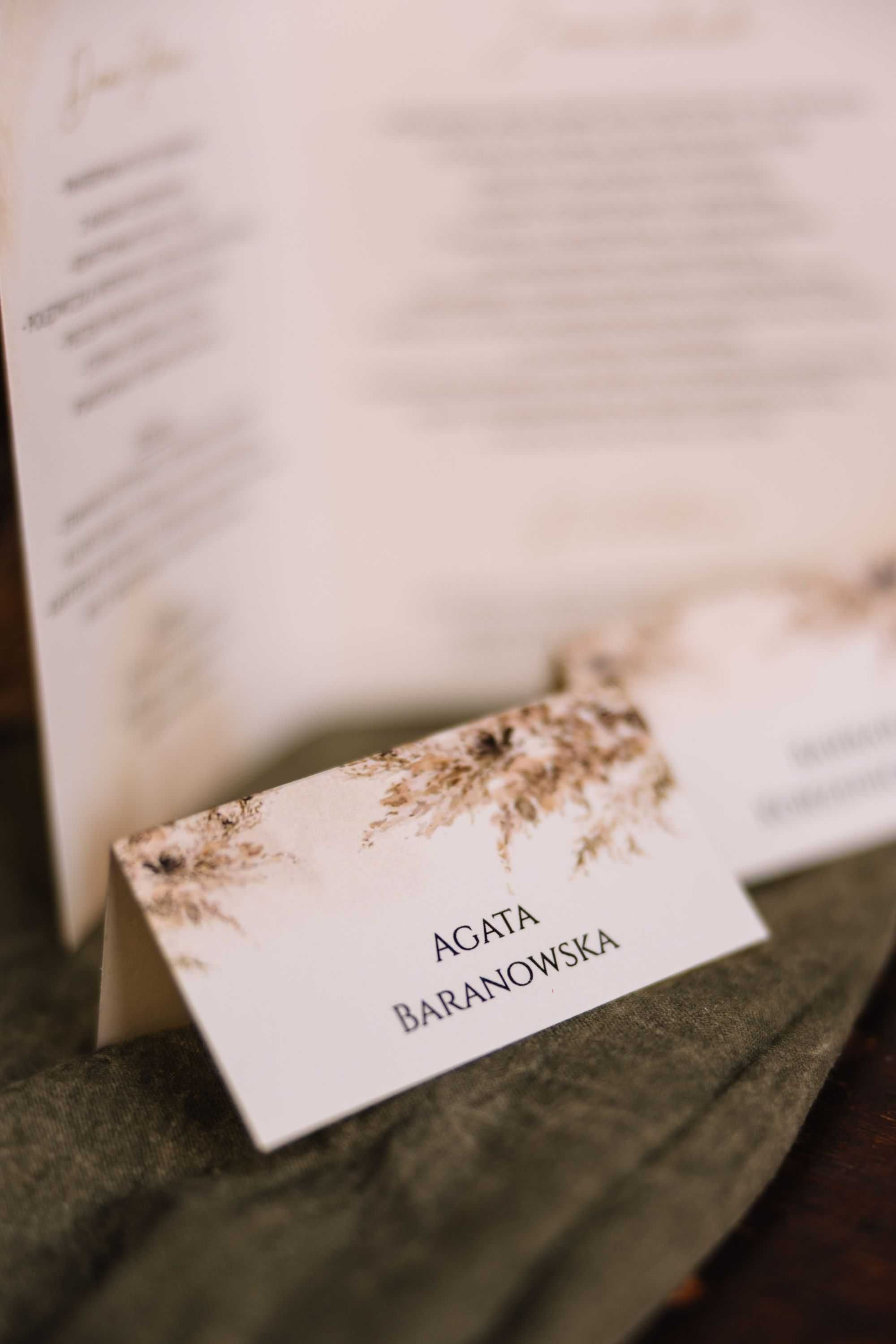 winietki na stół weselny boho trawy