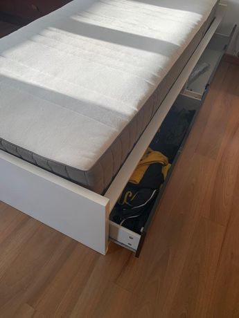 Cama de solteiro Ikea com colchão Hovag