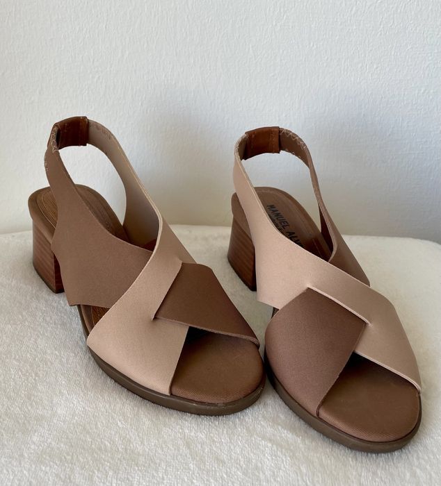Sandálias de salto médio castanhas e bege (Manuel Alves, tamanho 35)