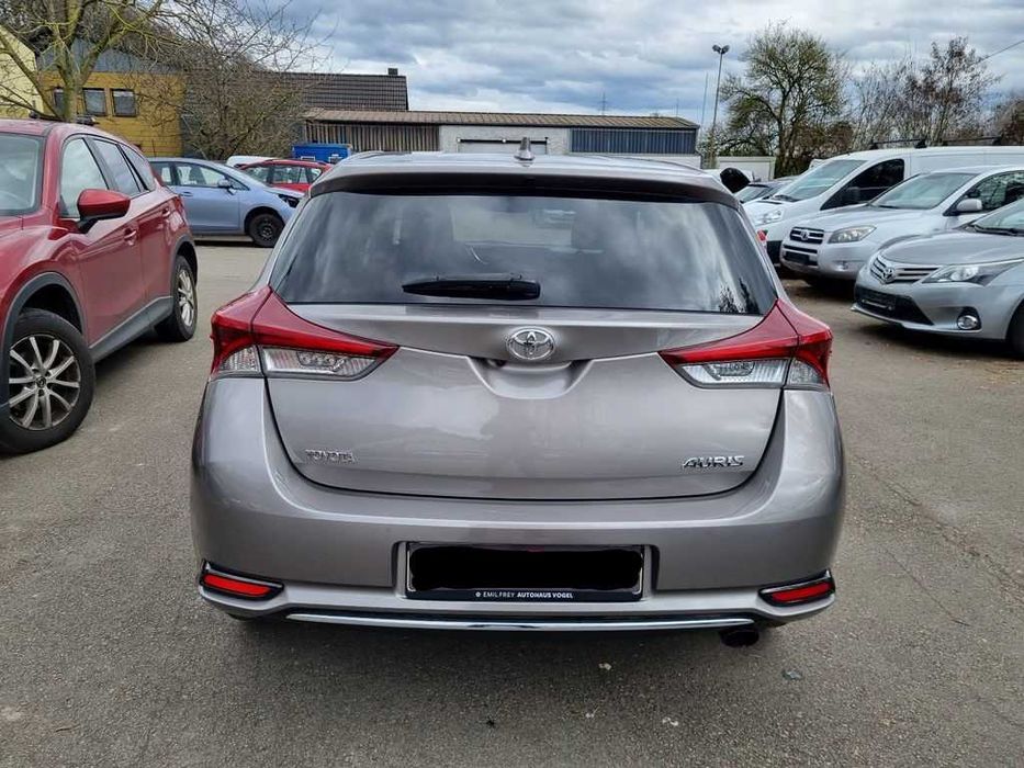 Бампер передній Toyota Auris E18 запчастини, разборка Тойота Ауріс Е18