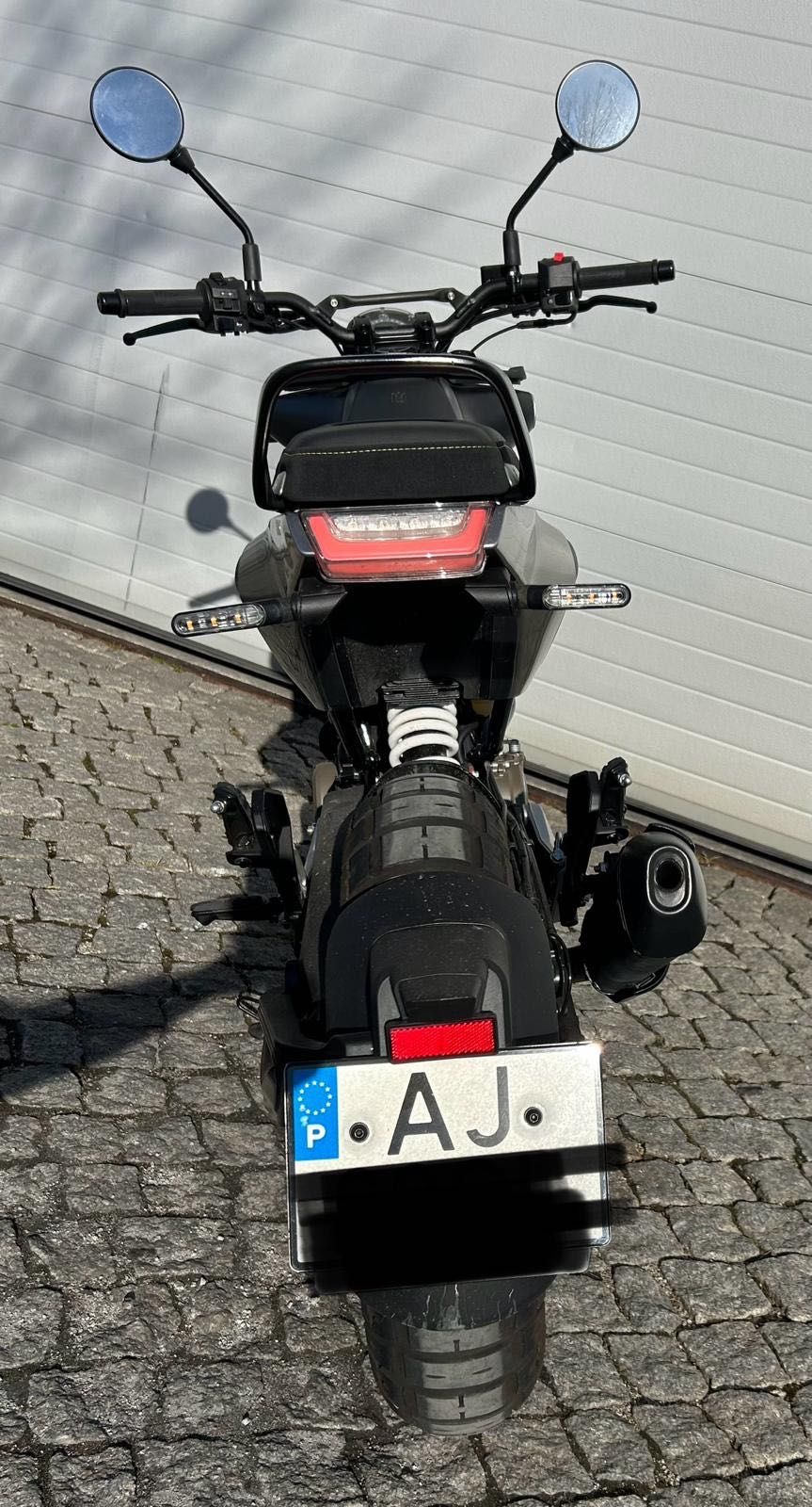 Mota Husqvarna Svartpilen 125