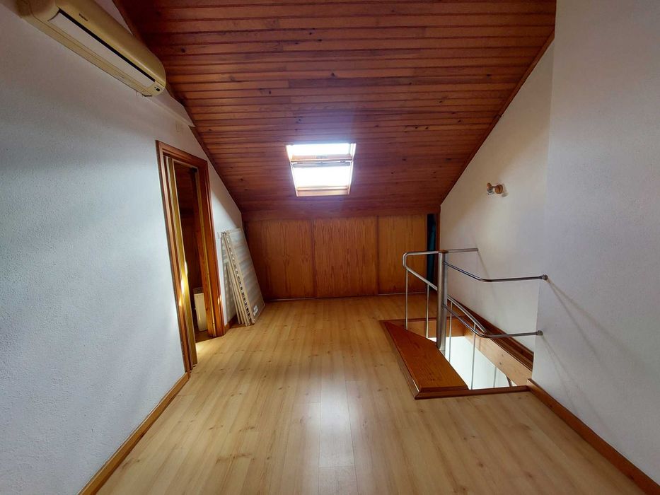 Apartamento T3 triplex  no centro do Montijo