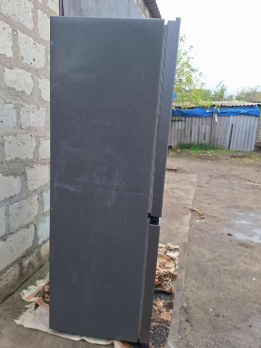 Холодильник Hisense