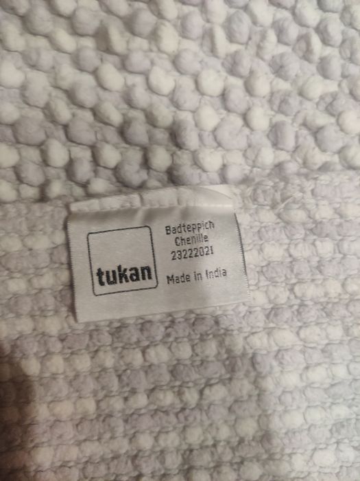 Коврик в ванну .