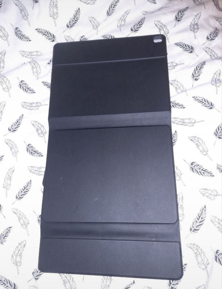 Sprzedam case nowy Ipad 9 generacji z klawiaturą