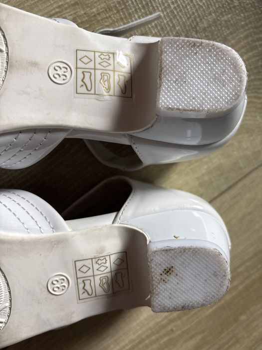 Buty komunijne rozmiar 33 białe