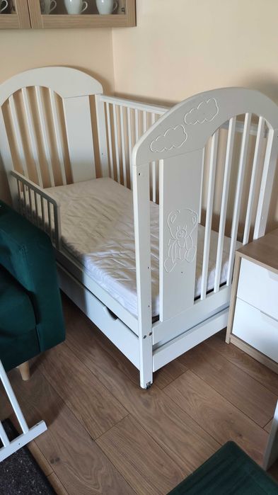 łóżeczko dziecięce w bardzo dobrym stanie+gratisy