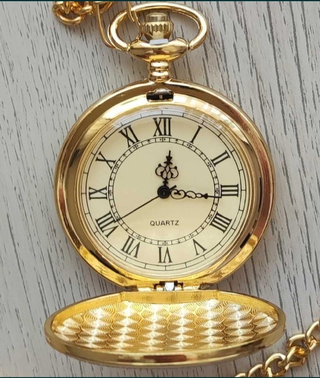 Kieszonkowy Zegarek Otwierany - Złoty Quartz na Łańcuszku - Rzymski
