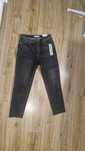 czarne jeansy mom fit