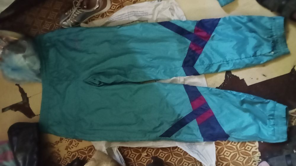 Белый и бежевый бюстгальтеры и оригинал adidas спортивный костюм