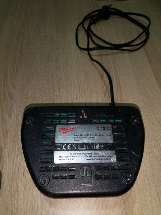 Bateria Milwaukee Red lithium M12 6.0Ah + carregador