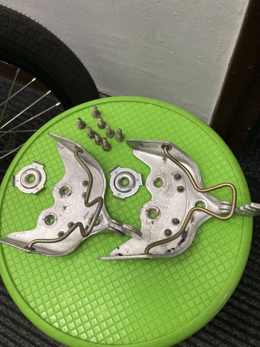 Wiązania do nart biegowych biegówek