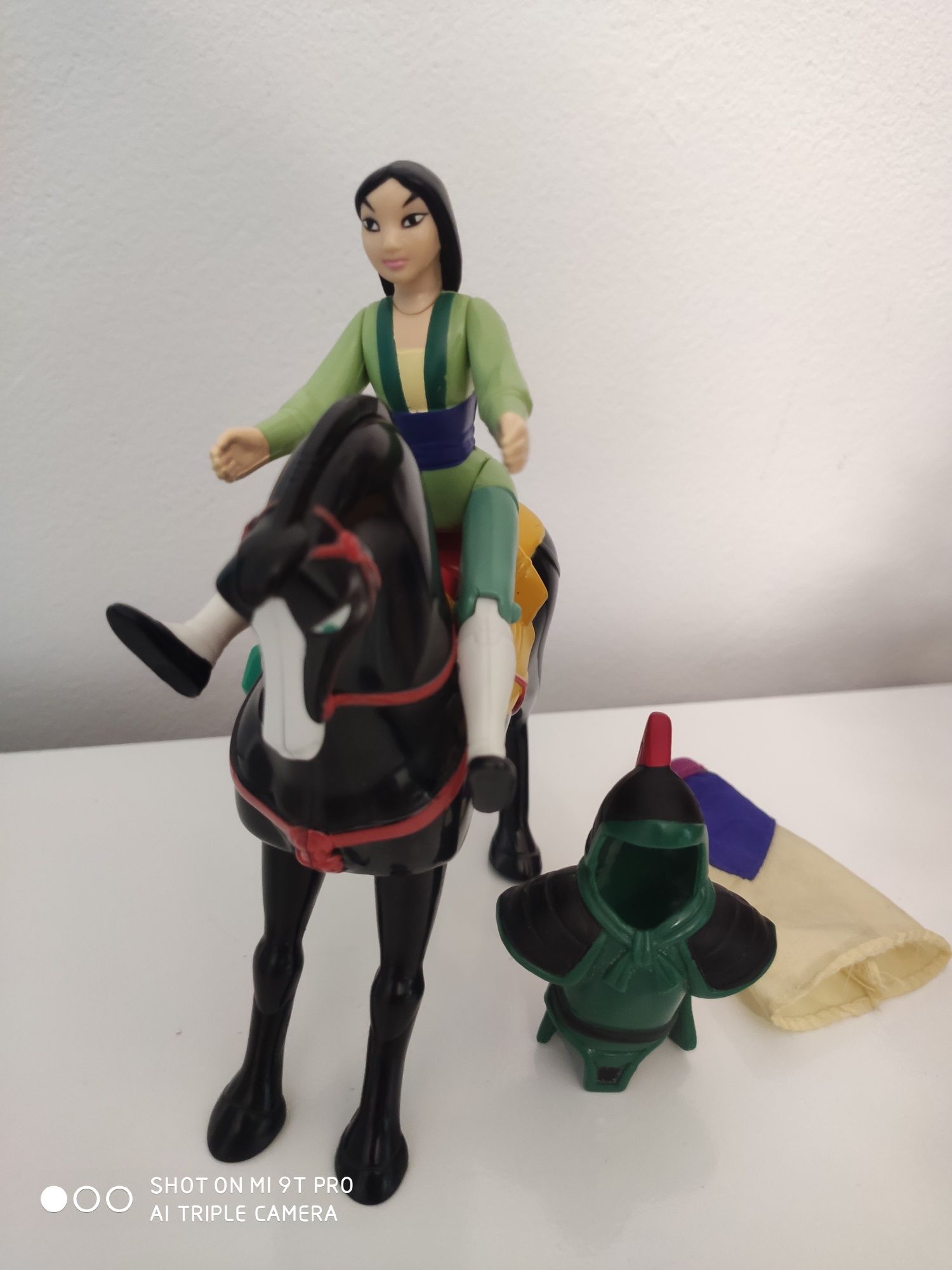 Disney Mulan oryginalna z koniem i ubraniem