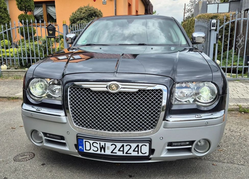 Chrysler 300C Nowe opony lato/zima. Nowy akumulator. Przegląd do 18.07.2026