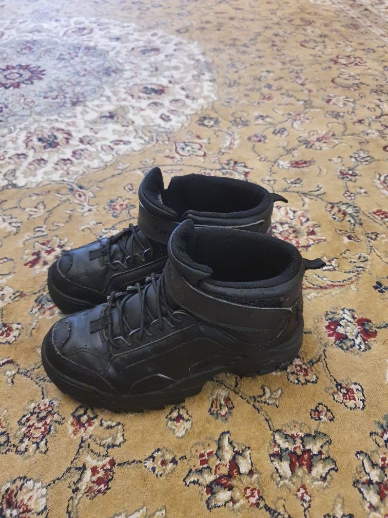 Зимові чоботи для хлопчиків Skechers розмір 33,5
