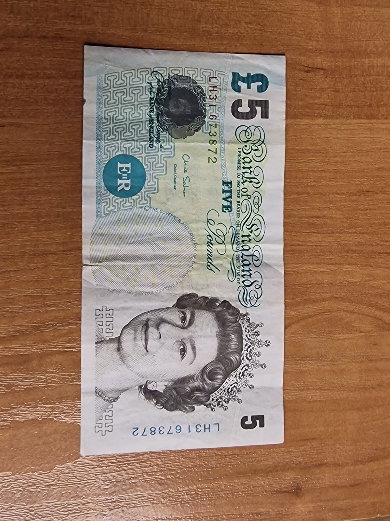 Banknot 5 funtow wycofany z obiegu