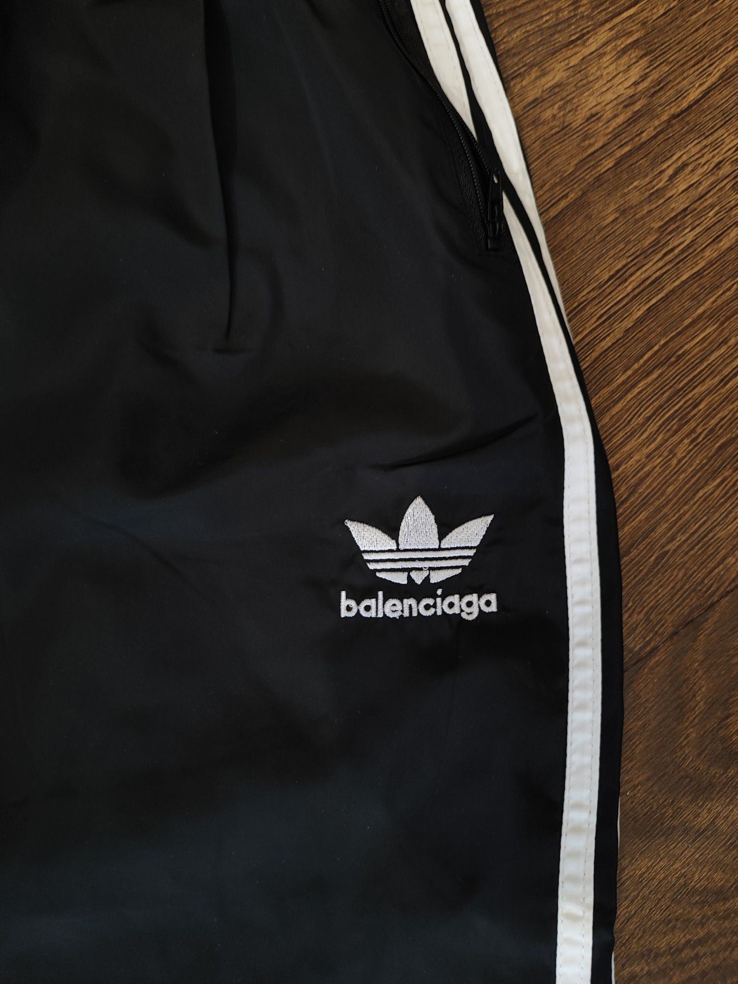 Нові спортивні, нейлонові штани від Adidas x Balenciaga