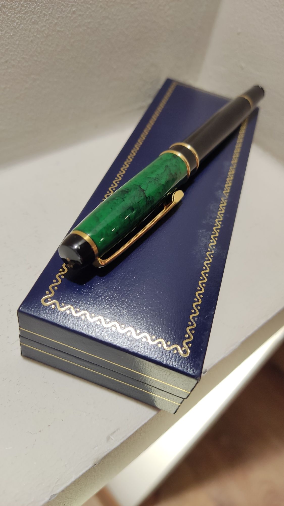 Перьевая ручка, с иридиеевым пером покрытое золотом. Германия
