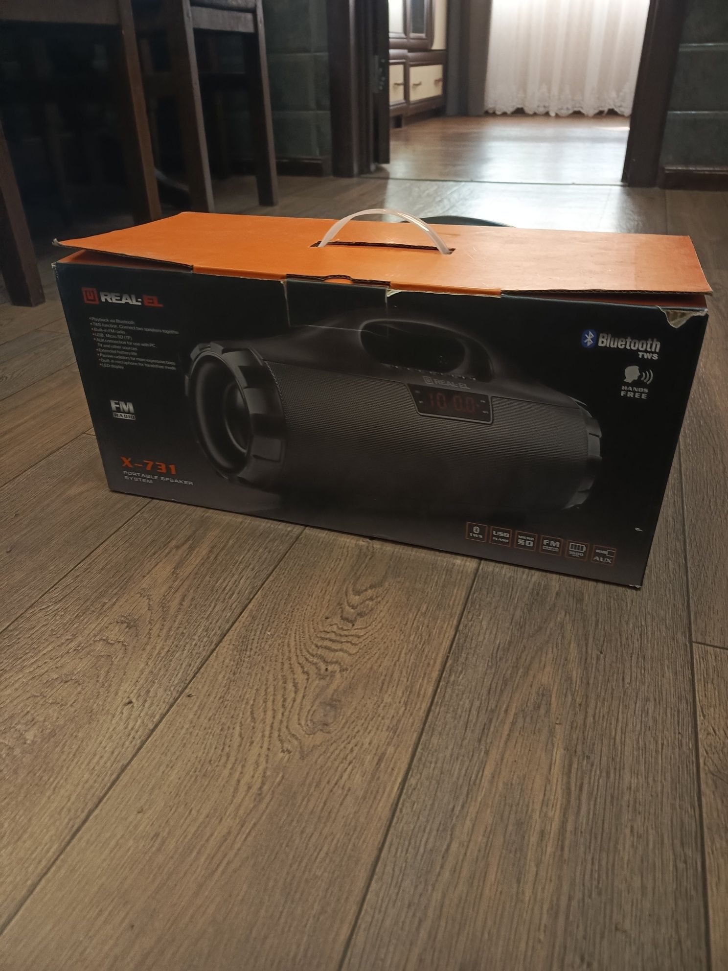Продам колонку REAL-EL-X731