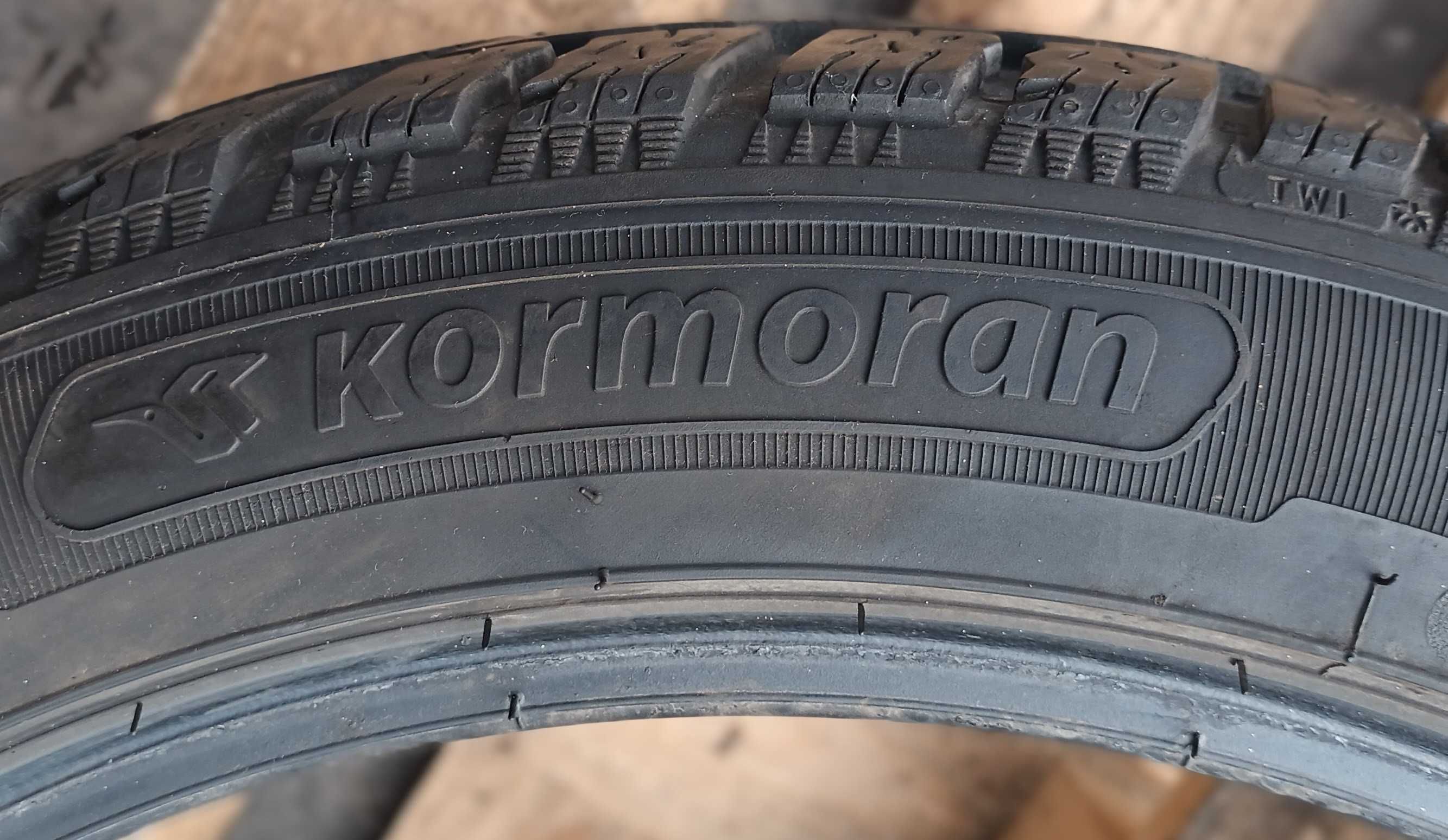 Opona zimowa 1 szt. Kormoran Snow 235/45/18 XL R18 W-wa S