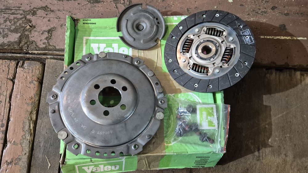 Комплект сцепления VW Golf 3/Vento, Seat, Skoda, Valeo 826227, новое!
