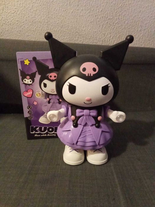 Kuromi da hello Kitty com luzes de festa dança e musica 26 cm