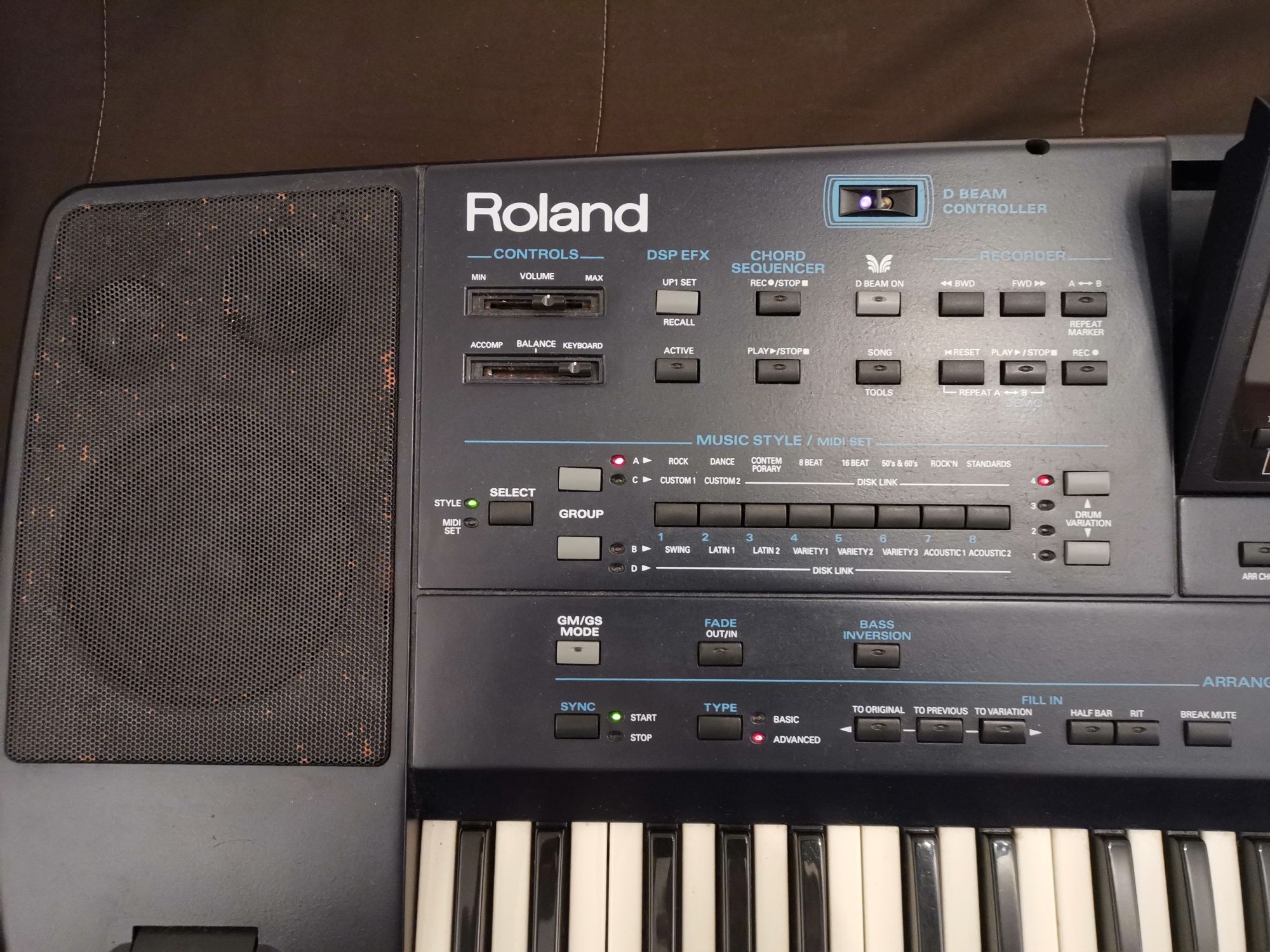 Roland EM 2000 como novo