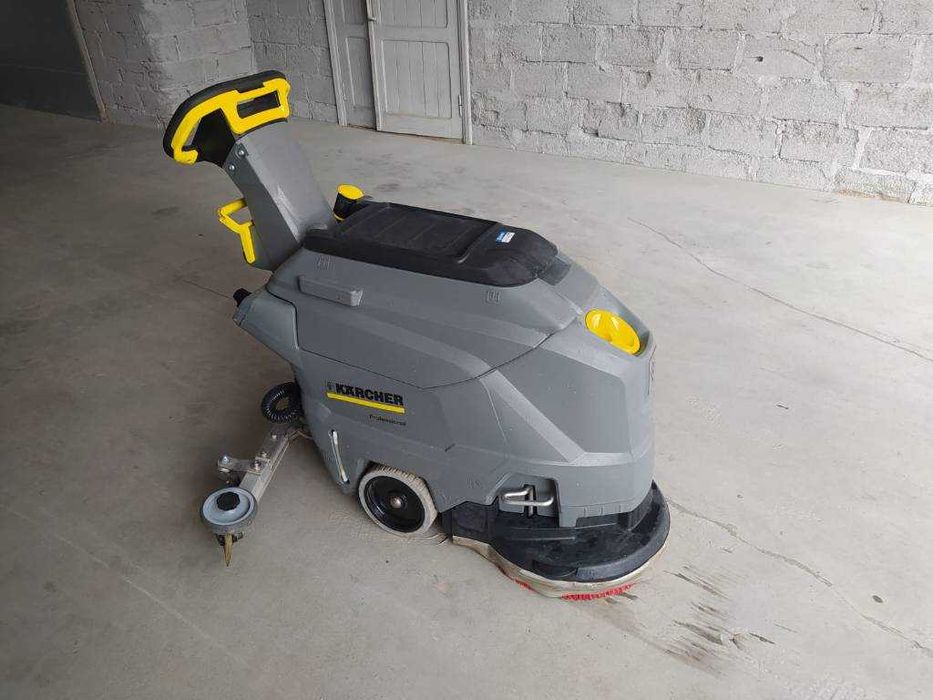 Підлогомийна машина Karcher