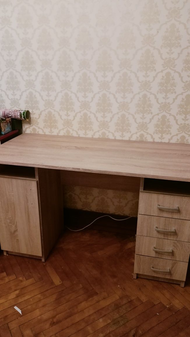 Письмовий стіл для школярів