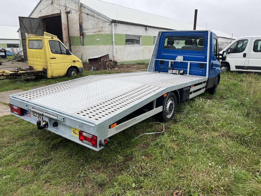 Zabudowa  auto lawety gotowe na placu pomoc drogowa