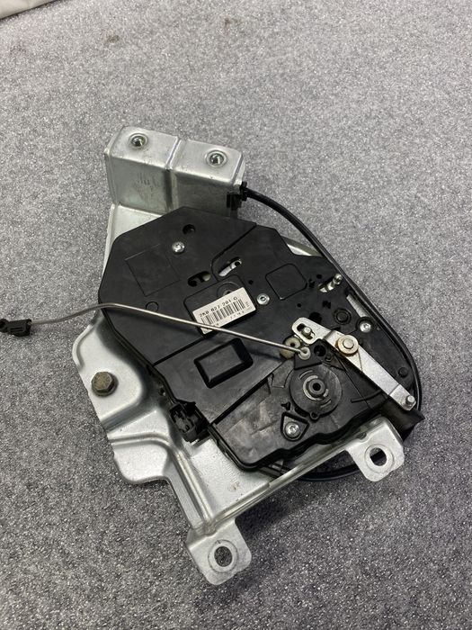 Замок задньої дверки Volkswagen Caddy Фольксваген Каді розборка