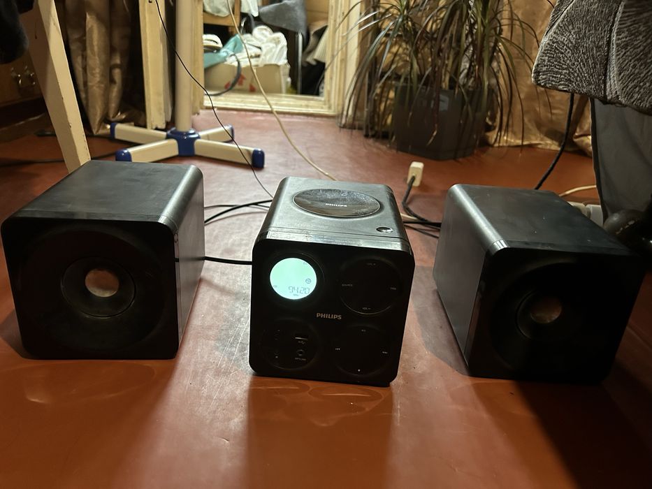 Продам міні музикальний центер з радіо флешка діски