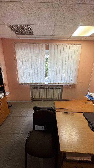 Продам 3-поверхове приміщення в центрі міста
 вул. Моссаковського, 1