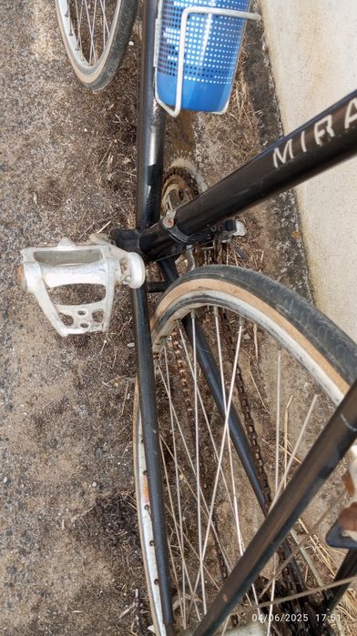 Bicicleta de ciclismo  em bom estado
