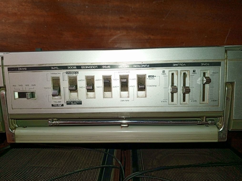 Кассетная стерео-магнитола HITACHI TRK-W55W high quality stereo sound