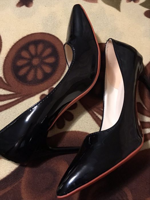 Женские туфли лаковые, LABUTEN'S - каблук 10см,  новые, 43р. 27см