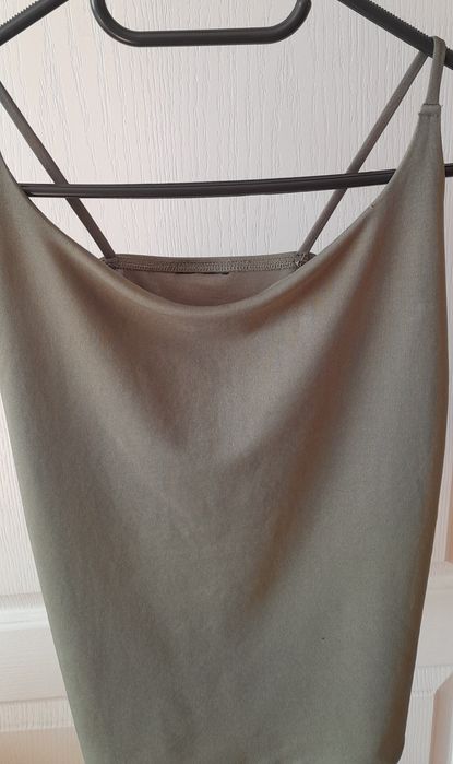 Oliwkowy podkoszulek damski