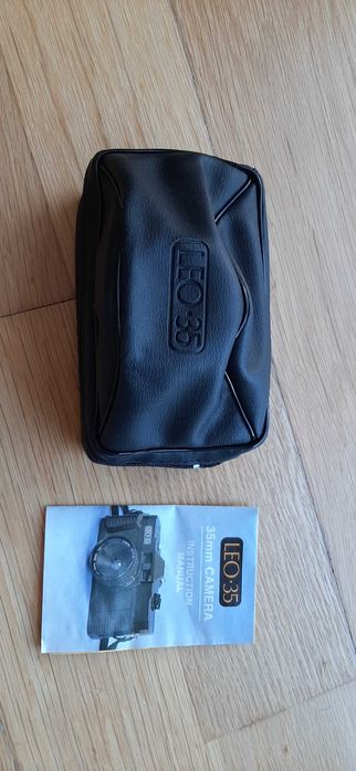 Máquina fotográfica de rolo 35 mm (LEO 35)