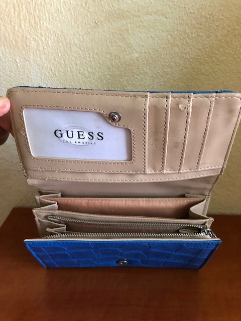 Carteira em pele da Guess