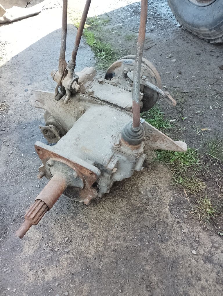 Продам коробку з роздаткою уаз 469 /3303/452