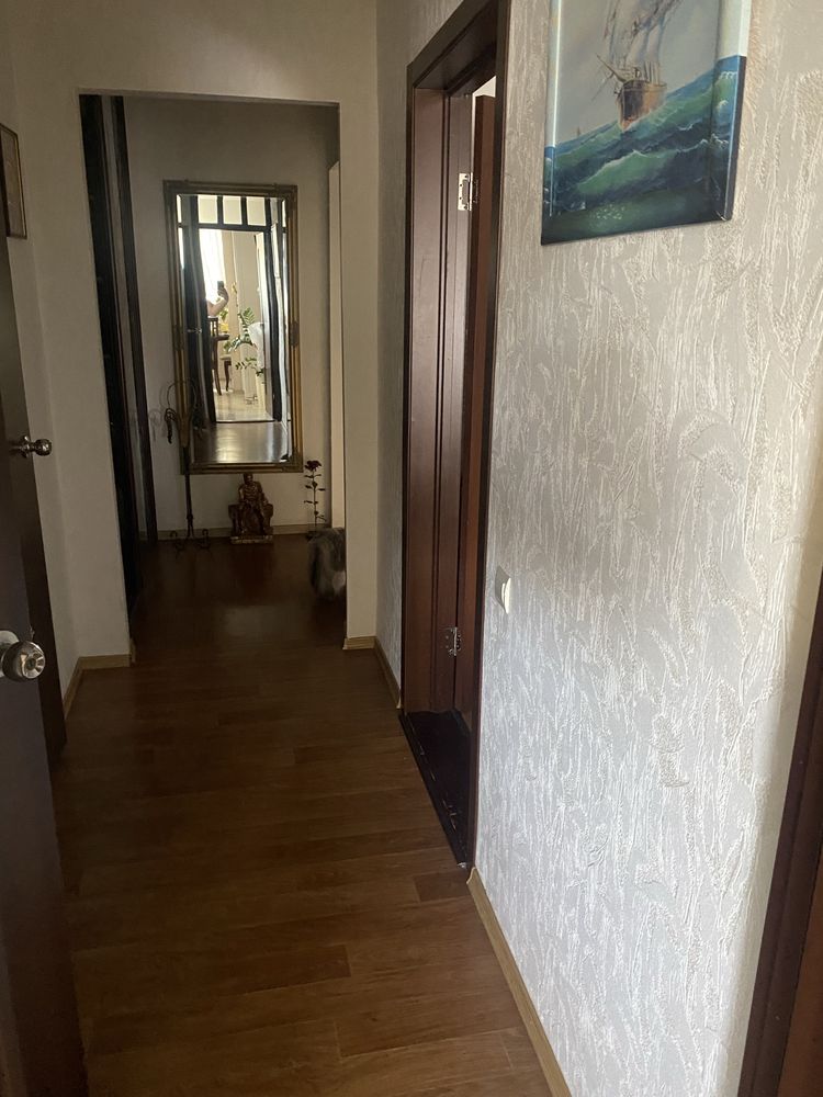 Продам  3-х  кімнатну квартиру