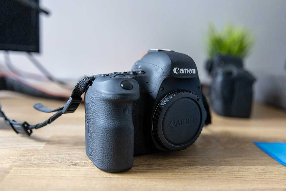6D Mark II - używany rok
