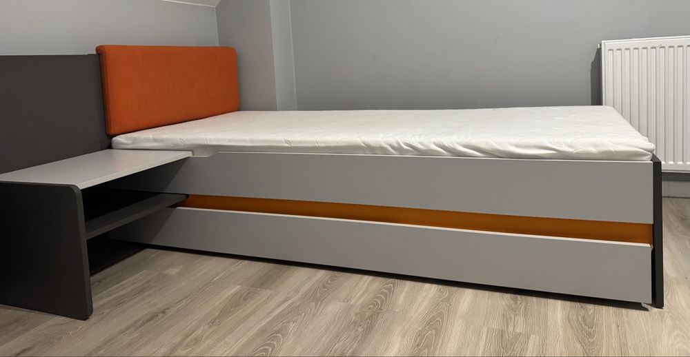 Łóżko dziecięce 90x200, szafka nocka, biurko