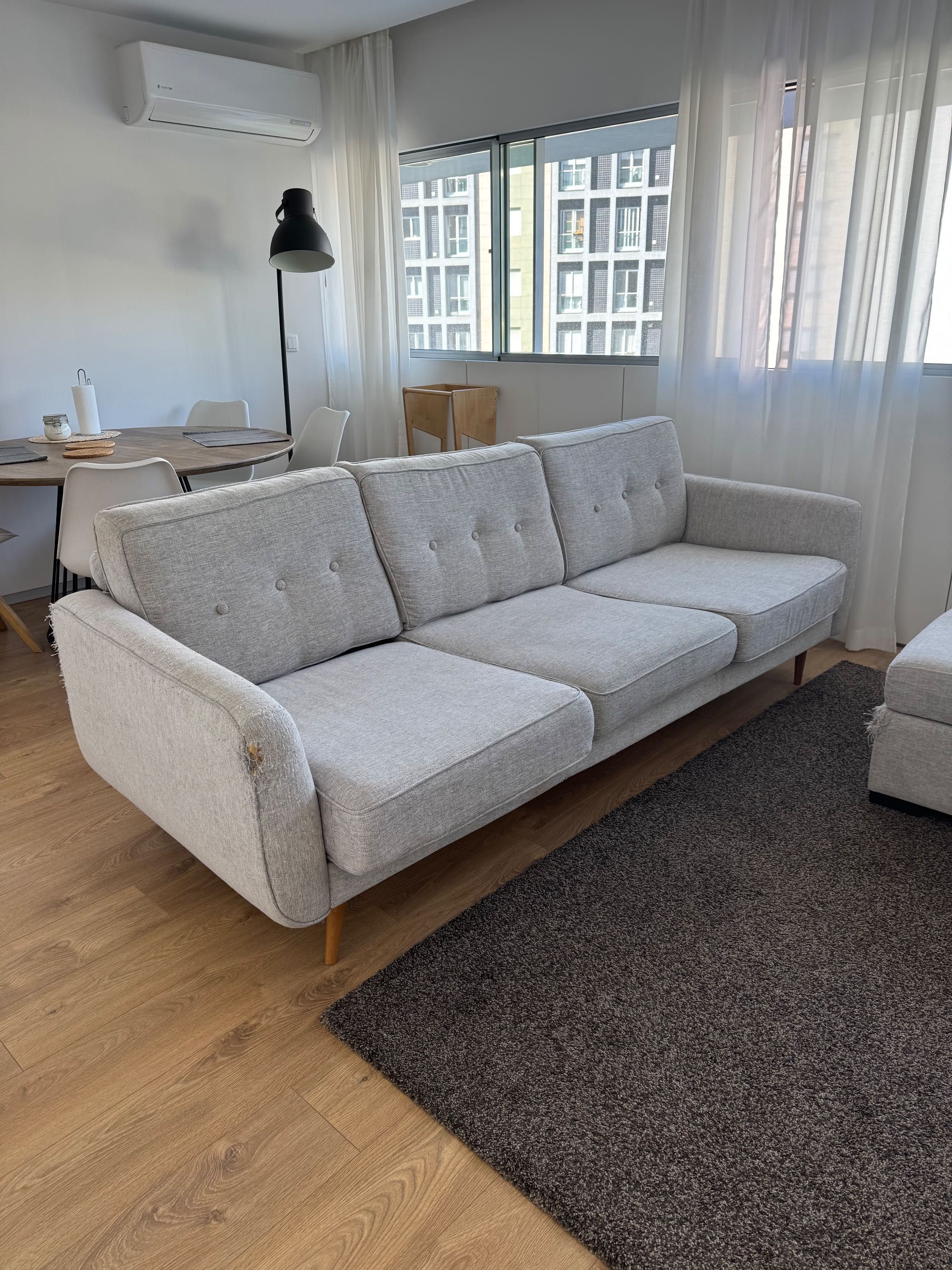 Sofá de 3 lugares com chaise longue com arrumação