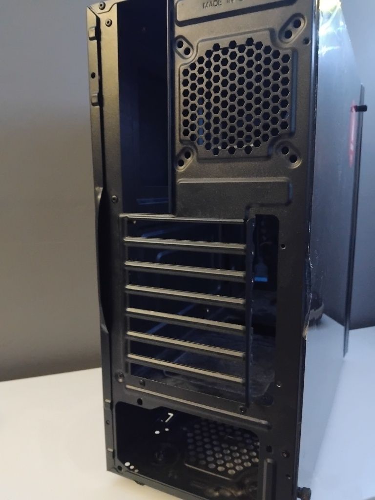 Obudowa Raidmax Neon ARGB G21FWB – nowoczesny design i podświetlenie
