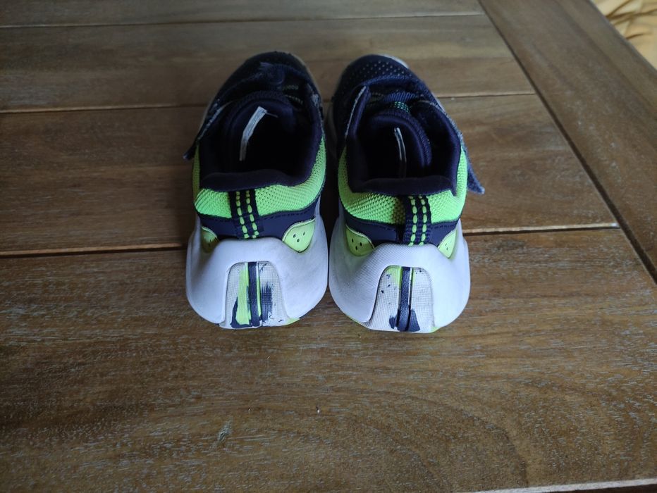 Buty sportowe dziecięce Deichmann, r.28, bdb