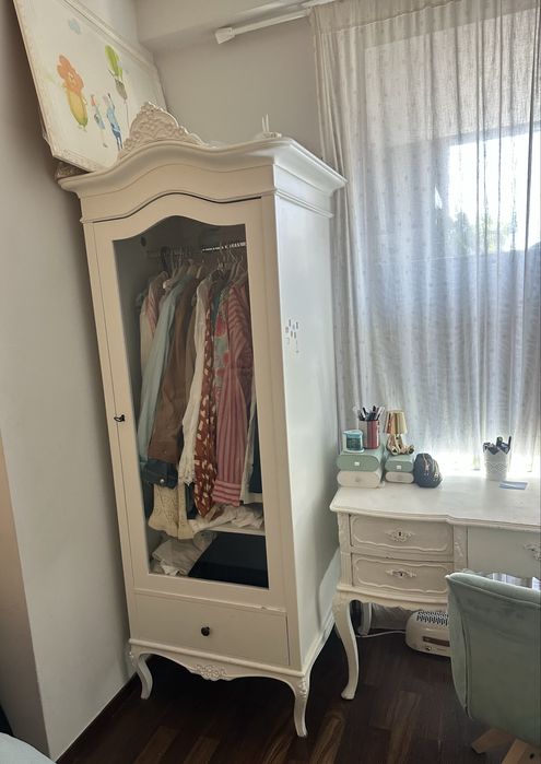 Roupeiro com porta de vidro da Homes in Heaven